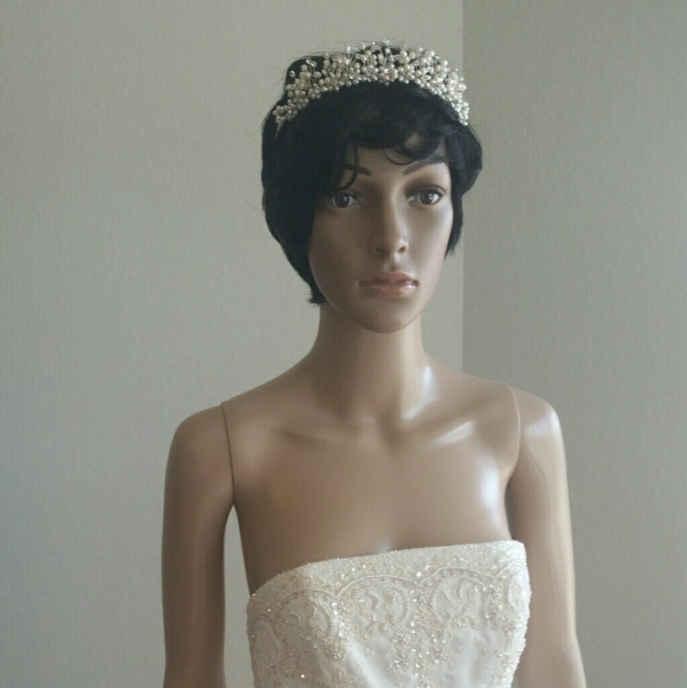 Wedding gown ivory size 6 with tiara NWT - Picture 2 of 8